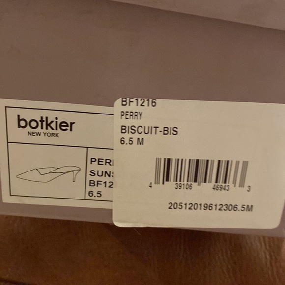 BOGO SAME PRICE OR LESS Botiker yellow suede mules - Picture 7 of 7